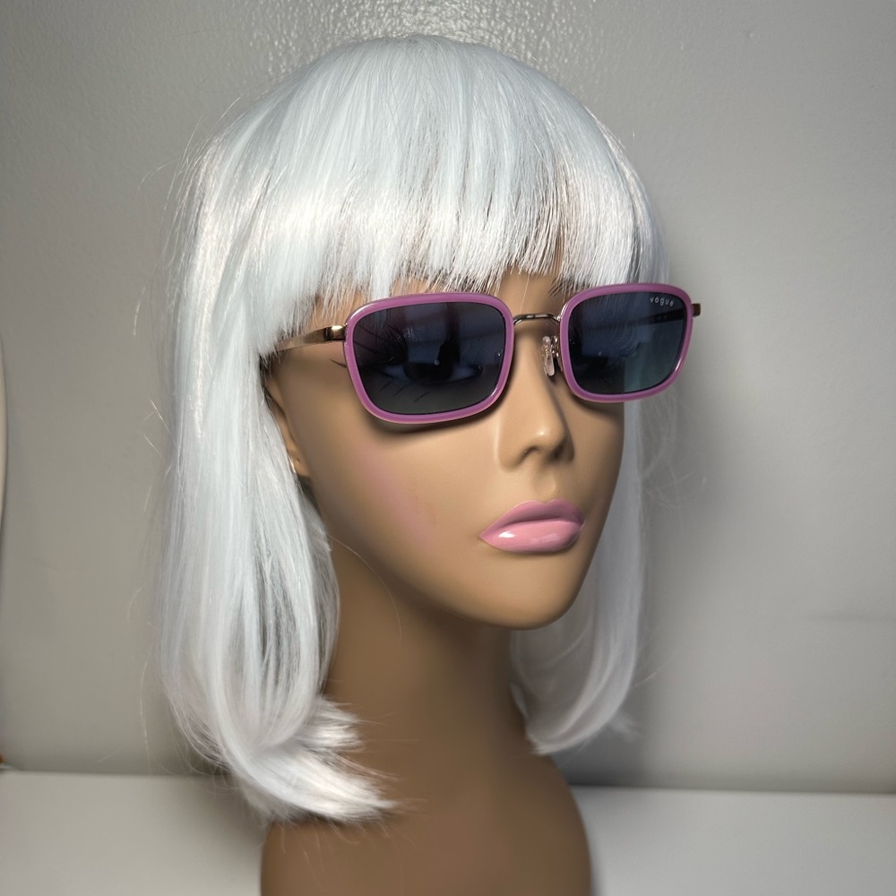 Vogue x Millie Bobby Brown Sunglasses
Style 50754S - Rose Gold